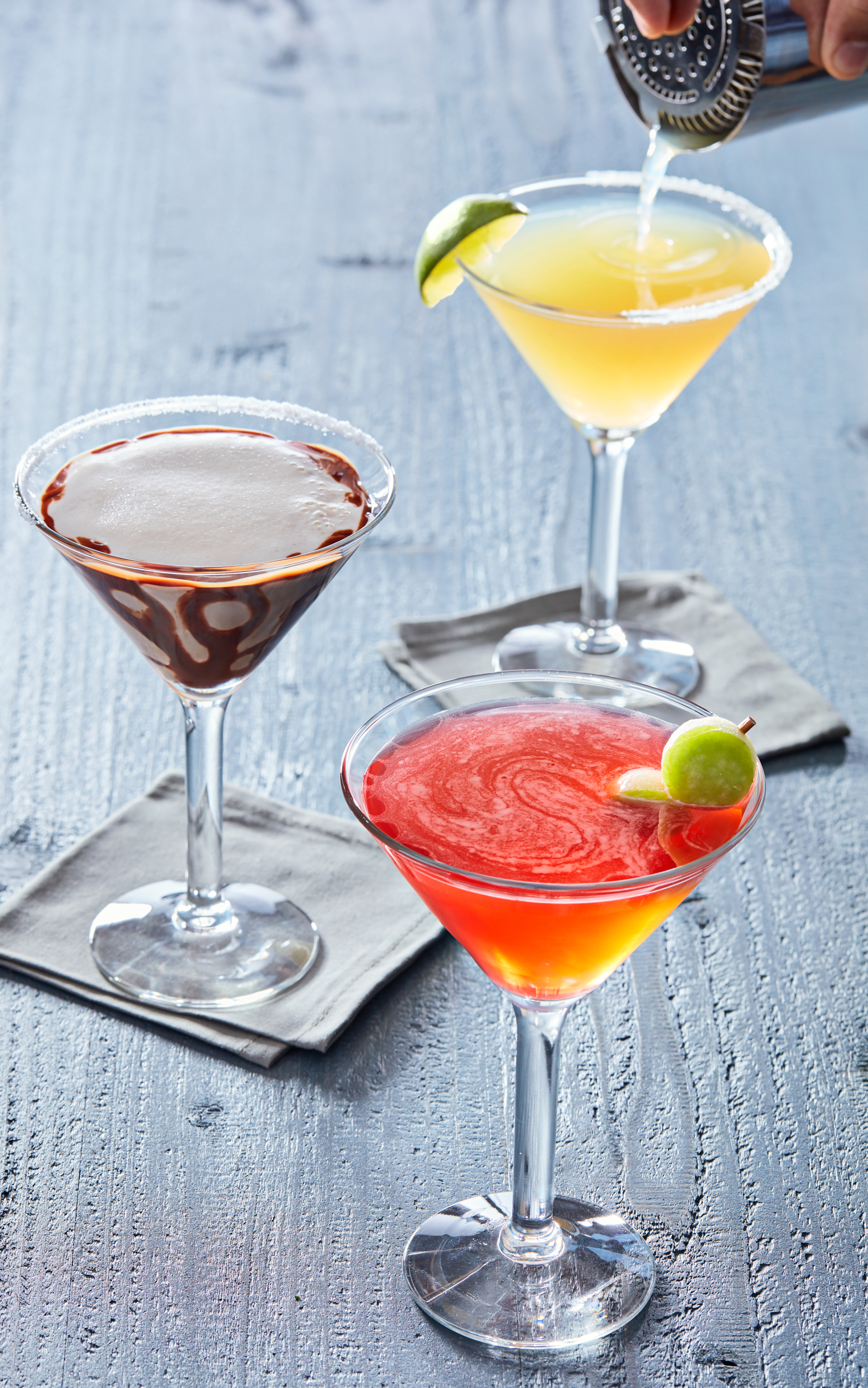 Mud Slide, Cosmo, and Margarita beverages from Applebee's captured by Los Angeles commercial food and drink photographer Vinnie Finn | SternRep